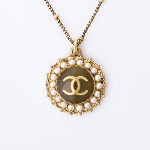 Chanel, CC Logo / Faux Pearl Pendant Necklace with Box