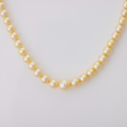 38cm Graduated, Cultured Akoya Pearl Necklace with 9ct White Gold Clasp with Box