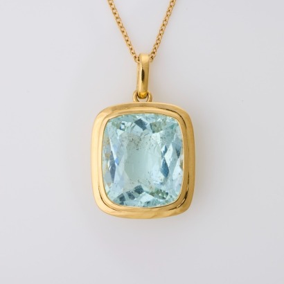 18ct Yellow Gold, 9.79ct Aquamarine Pendant with 45cm Cable Link Chain
