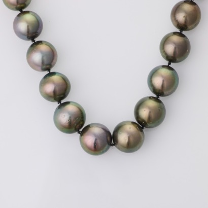 45cm, Graduated, Cultured Tahitian Pearl Necklace with Silver Clasp