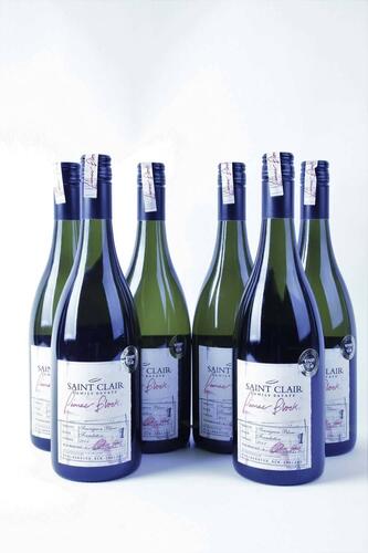 (6) 2011 Saint Clair Pioneer Block Sauvignon Blanc, Marlborough