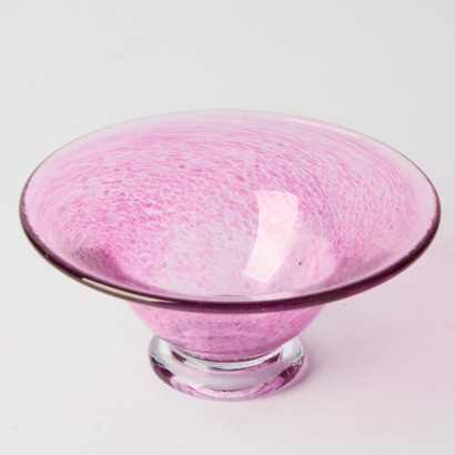 A Mottled Cranberry Art Glass Bowl
