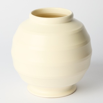 An Ernest Shufflebotham Hand-Potted Crown Lynn Vase