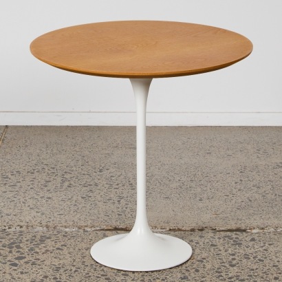 An Eero Saarinen Style Tulip Side Table