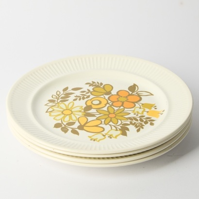 A Set of Crown Lynn Plates