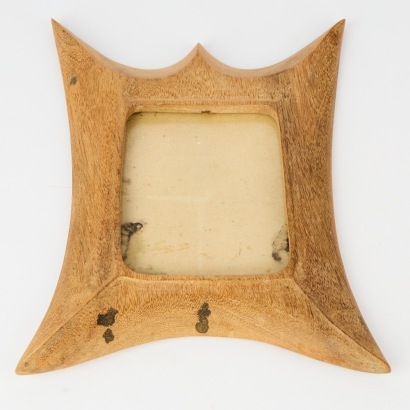 A Wooden Post Modern Design Picture Frame