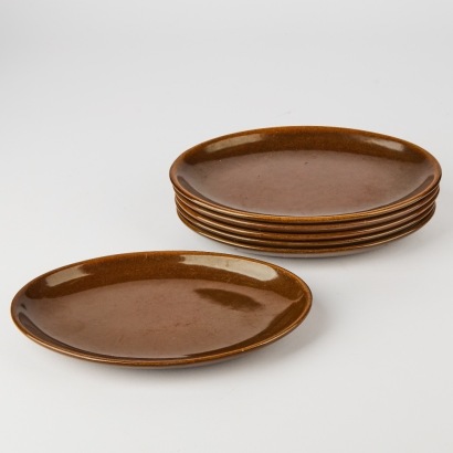 A set of six small Oval Crown Lynn plates