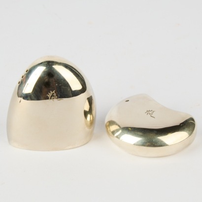 A pair of Biomorphic Modernist, Wedgewood Silver Plate Cobble Salt and Pepper Shakers