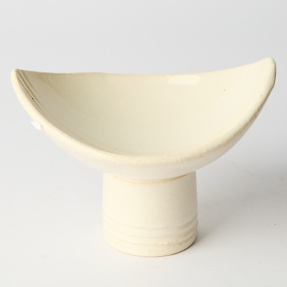 An Elliptical Pedestal Ikebana Vase