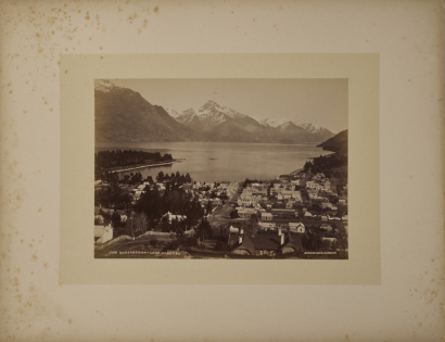 BURTON BROTHERS Queenstown, Lake Wakatipu