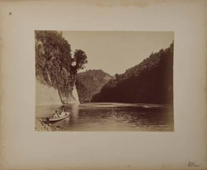 BURTON BROTHERS Ngaporo. Whanganui River