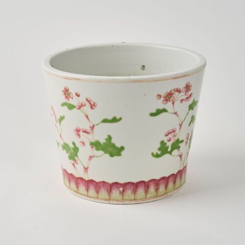 A Chinese Qing Dynasty Famille-rose 'Floral' Pot