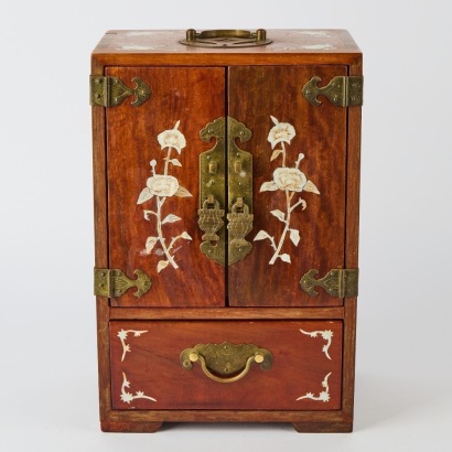 A Chinese Jewllery Box
