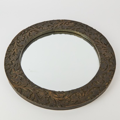 A Round Carved Frame Wall Mirror