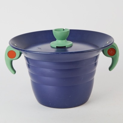 An Italian Lagostina Sally Soagetti Pot by Gianfranco Gasparini