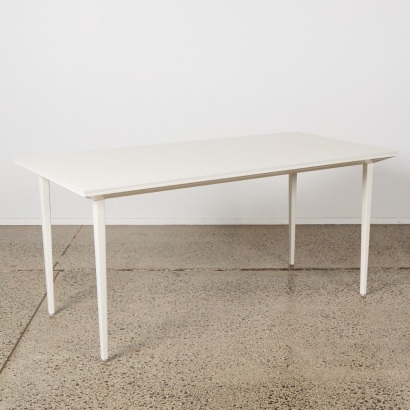 An Actiu Table