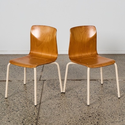 A Pair of Children&sbquo;&Auml;&ocirc;s Bentwood Chairs