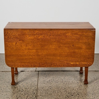 An Art Deco Oak Gateleg Table