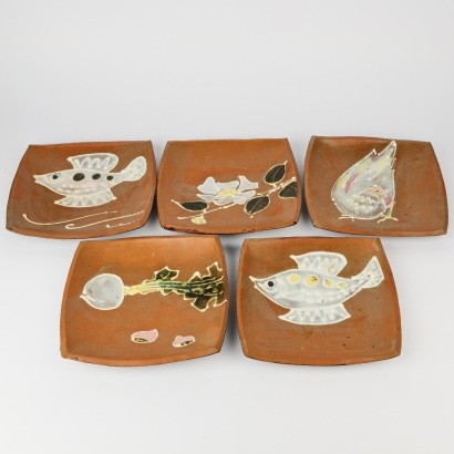 A Set of 5 Japanese Earthenware Slab Plates with Slip Trail Decoration