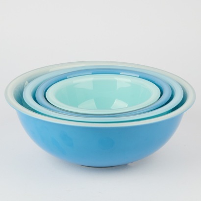 A Set of Four Vintage Moody Blues Pyrex Bowls, 1980s