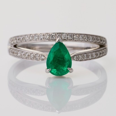 18ct White Gold, 0.45ct Emerald / 0.20ct Diamond Dress Ring