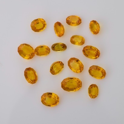 A Parcel of Sixteen Loose, Oval Mixed cut Yellow Sapphires, Total weight 30.00cts.
