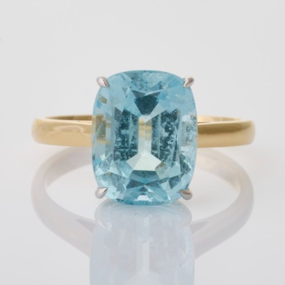 18ct Yellow Gold, 5.78ct Rectangular Cushion Cut Aquamarine Ring