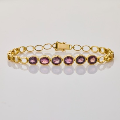 18ct Yellow Gold, 18cm, 6.12ct Oval Ruby Bracelet
