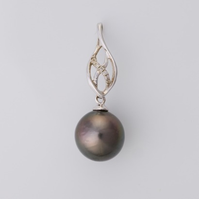 18ct White Gold, 9.60mm Black Pearl / 0.07ct Diamond Pendant