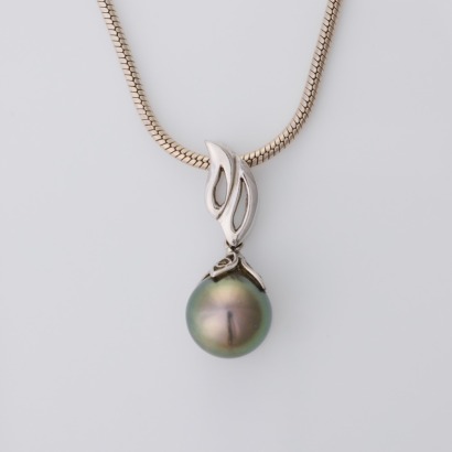 18ct White Gold, 9.45mm Tahitian Pearl Pendant with 55cm Silver Snake Chain