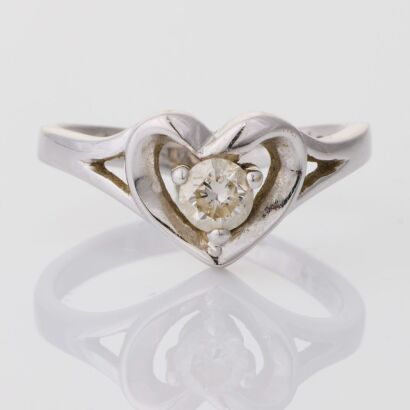 17ct White Gold, Modern, 0.20ct Diamond Heart Ring