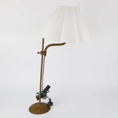 An adjustable swivel Vintage Style Table Lamp