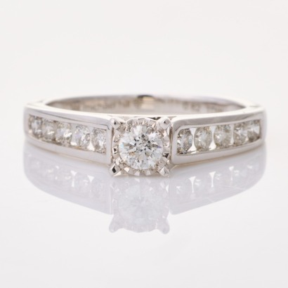 14ct White Gold, Modern, 0.62ct Diamond Illusion Set Ring - As new