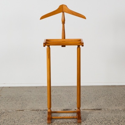 A Solid Rimu Gentleman&rsquo;s Valet Stand