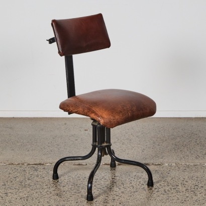 A Regale Swivel Chair