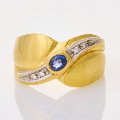 18ct Yellow Gold, Modern, Oval Sapphire / .03ct Diamond Ring