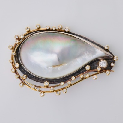 Christine Hafermalz-Wheeler, 18ct Yellow Gold / Silver, Blister Pearl / 1.25ct Diamond Brooch Pendant