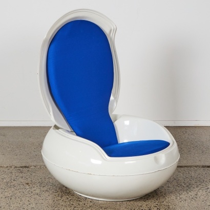 A 1970s Garden Egg Chair by Peter Ghyczy