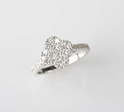 18ct White Gold Four Leaf Clover Diamond Ring