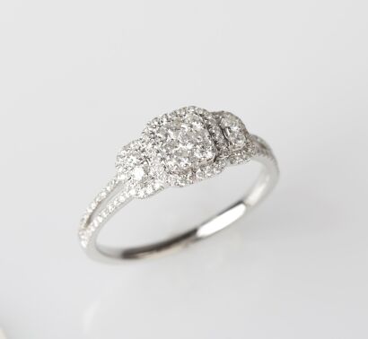 18ct White Gold Diamond Cluster Ring