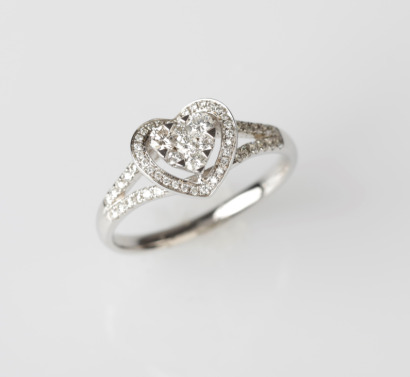 18ct White Gold Diamond Heart Ring
