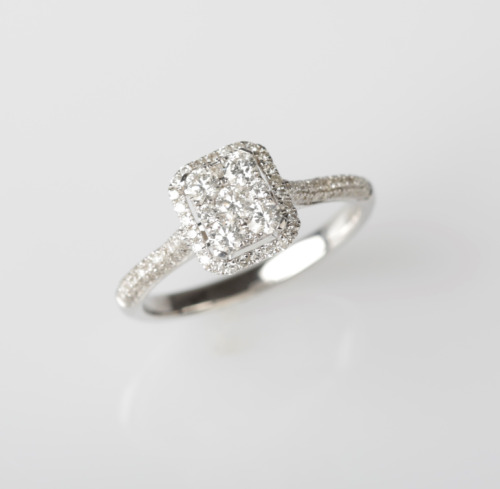 18ct White Gold Rectangular Diamond Ring