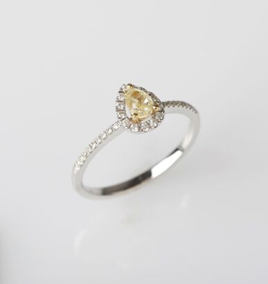 18ct White Gold Pear Shape Yellow Diamond Ring