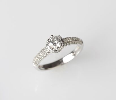 18ct White Gold Diamond Ring