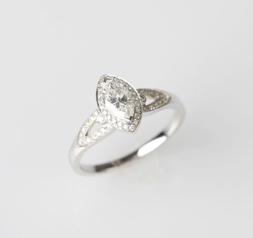 18ct White Gold Marquise Diamond Ring