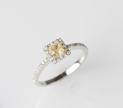 18ct White Gold Diamond Halo Ring