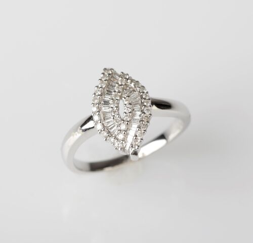 18ct White Gold Diamond Dress Ring