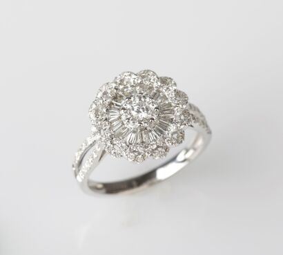18ct White Gold Diamond Flower Ring