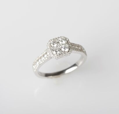 18ct White Gold Diamond Cluster Ring