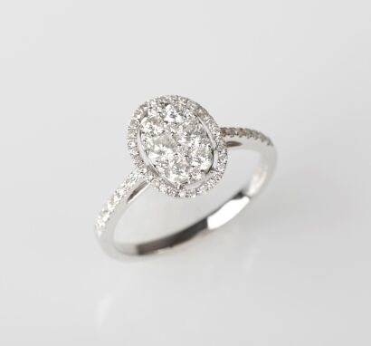 18ct White Gold Oval Diamond Ring